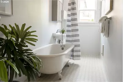 2127 NW Irving St #105, Portland, OR 97210 - Photo 21