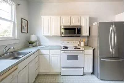 2127 NW Irving St #105, Portland, OR 97210 - Photo 25
