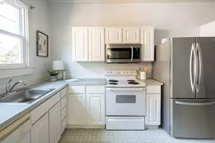 2127 NW Irving St, Portland, OR 97210 - Photo 25