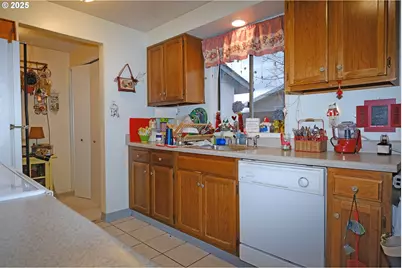 18521 SE Woodcock Ave, Milwaukie, OR 97267 - Photo 5