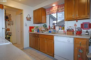 18521 SE Woodcock Ave, Milwaukie, OR 97267 - Photo 5