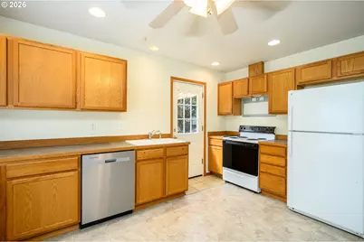 1411 NE Logan St, McMinnville, OR 97128 - Photo 11