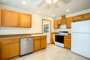 1411 NE Logan St, McMinnville, OR 97128 - Photo 11