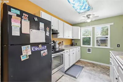 1427 Mill St, Springfield, OR 97477 - Photo 11