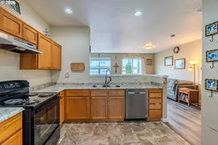 2567 NW 1st Dr, Gresham, OR 97030 - Photo 9