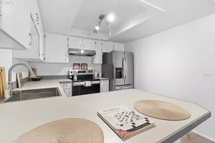 604 S California St, Portland, OR 97219 - Photo 15