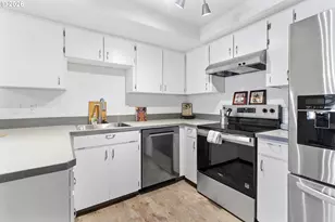 604 S California St, Portland, OR 97219 - Photo 13