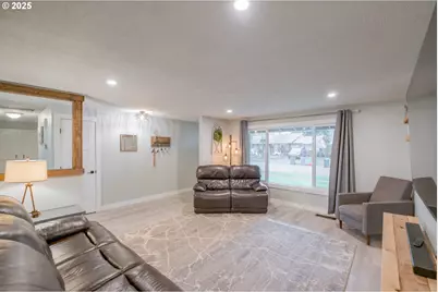 1394 Hayward St, Salem, OR 97306 - Photo 7