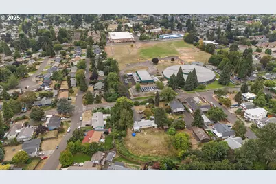 233 Spring Creek Dr, Eugene, OR 97404 - Photo 15