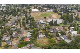 233 Spring Creek Dr, Eugene, OR 97404 - Photo 15