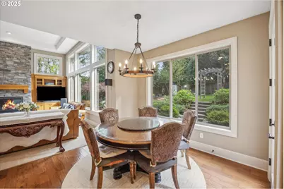 13932 Sundeleaf Dr, Lake Oswego, OR 97034 - Photo 11