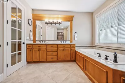 13932 Sundeleaf Dr, Lake Oswego, OR 97034 - Photo 21