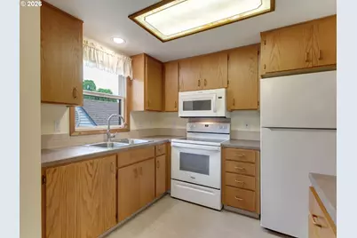14859 NE Sacramento St #136, Portland, OR 97230 - Photo 11