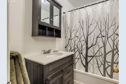 4731 NE 106th Ave, Portland, OR 97220 - Photo 17