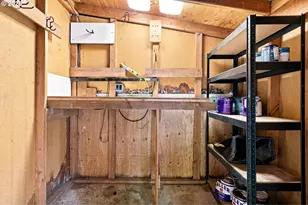 2304 SW Rose Ct, Troutdale, OR 97060 - Photo 27