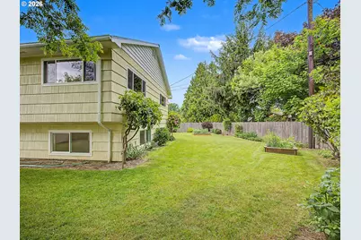 1934 SE 155th Pl, Portland, OR 97233 - Photo 43