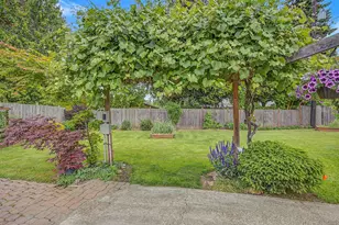 1934 SE 155th Pl, Portland, OR 97233 - Photo 15