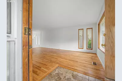 1934 SE 155th Pl, Portland, OR 97233 - Photo 5