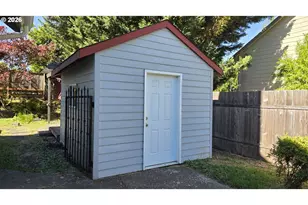 2419 NW Anthony Ct, McMinnville, OR 97128 - Photo 3