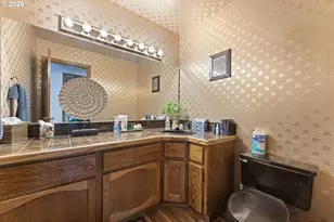 15643 NE Siskiyou Ct, Portland, OR 97230 - Photo 9