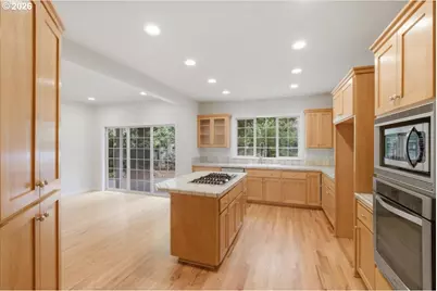 3471 Lakeside Dr, Eugene, OR 97401 - Photo 13