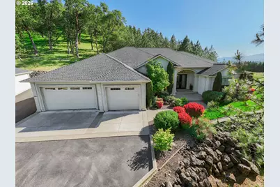 585 Pegasus Ln, Roseburg, OR 97471 - Photo 1