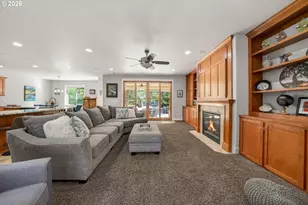 585 Pegasus Ln, Roseburg, OR 97471 - Photo 7