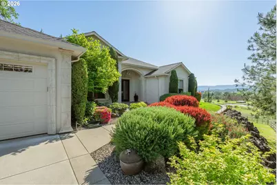 585 Pegasus Ln, Roseburg, OR 97471 - Photo 3