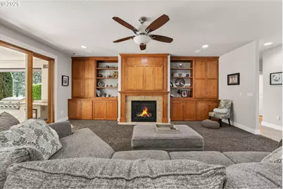 585 Pegasus Ln, Roseburg, OR 97471 - Photo 9