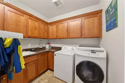 585 Pegasus Ln, Roseburg, OR 97471 - Photo 27