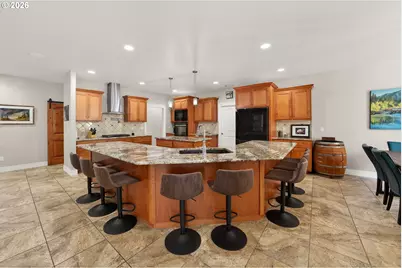 585 Pegasus Ln, Roseburg, OR 97471 - Photo 11