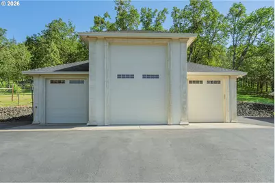 585 Pegasus Ln, Roseburg, OR 97471 - Photo 29