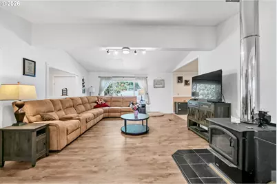 25014 Hall Rd, Cheshire, OR 97419 - Photo 17