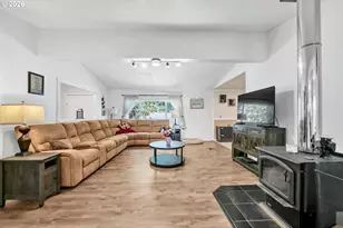 25014 Hall Rd, Cheshire, OR 97419 - Photo 17