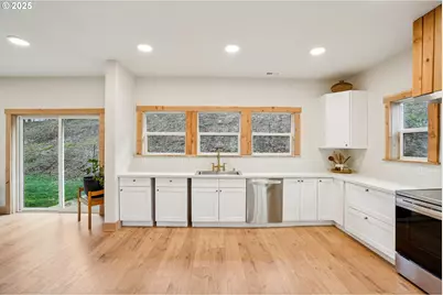 1016 Lincoln Ln, Kelso, WA 98626 - Photo 17