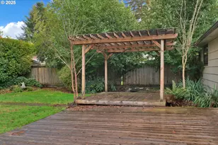 1665 Evergreen Dr, Eugene, OR 97404 - Photo 23