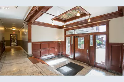 2109 NW Irving St #407, Portland, OR 97210 - Photo 3