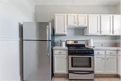2109 NW Irving St #407, Portland, OR 97210 - Photo 7