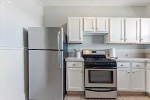 2109 NW Irving St, Portland, OR 97210 - Photo 7