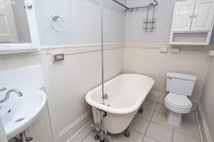 2109 NW Irving St, Portland, OR 97210 - Photo 15