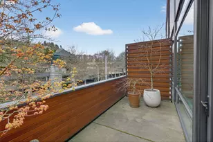 245 SW Meade St, Portland, OR 97201 - Photo 23