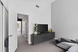 245 SW Meade St, Portland, OR 97201 - Photo 33