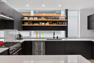 245 SW Meade St, Portland, OR 97201 - Photo 17