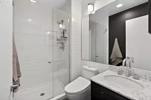 245 SW Meade St, Portland, OR 97201 - Photo 37