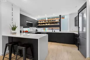 245 SW Meade St, Portland, OR 97201 - Photo 15