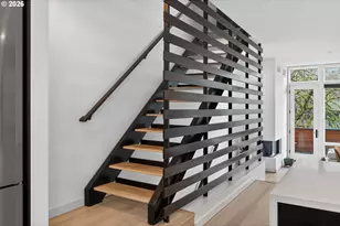 245 SW Meade St, Portland, OR 97201 - Photo 5