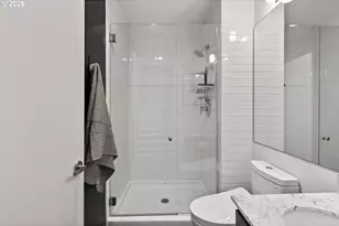 245 SW Meade St, Portland, OR 97201 - Photo 37