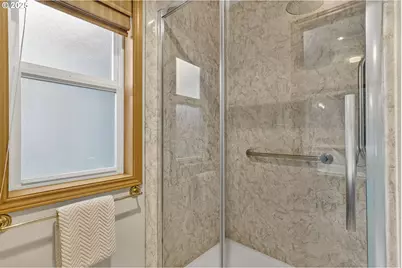 14341 SE Terrace Dr, Clackamas, OR 97015 - Photo 33