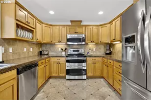 18525 NE Marine Dr, Portland, OR 97230 - Photo 11