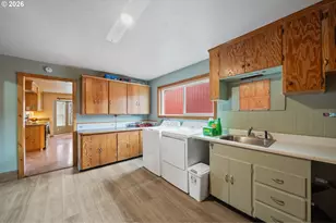 411 Park Ave, Tillamook, OR 97141 - Photo 3